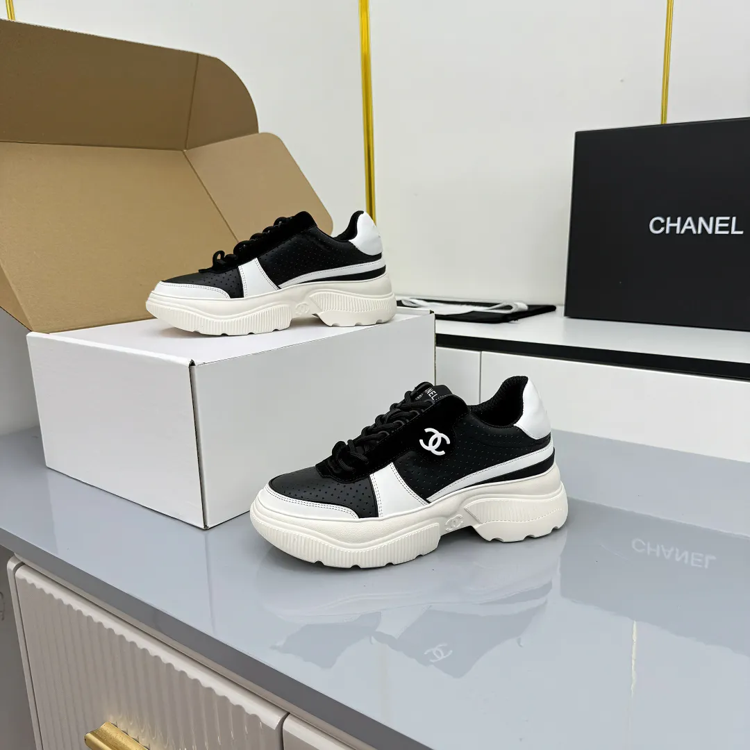 👟👟Ex-factory price 620👟👟 Chanel bread shoes ~ original calfskin panda shoes Chanel 25C latest hot style panda black and white sports shoes casual sneakers Xiaoxiang hot item classic black and white panda color coco girls must pay Fabric: original custom mixed sheepskin lining: original imported breathable mesh lining outsole: Original molded rubber + TPU combination Size: Women's 35-41